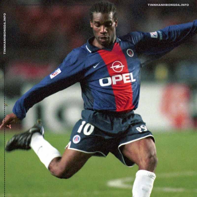 Cầu thủ huyền thoại PSG Jay Jay Okocha là cầu thủ rất thú vị của PSG